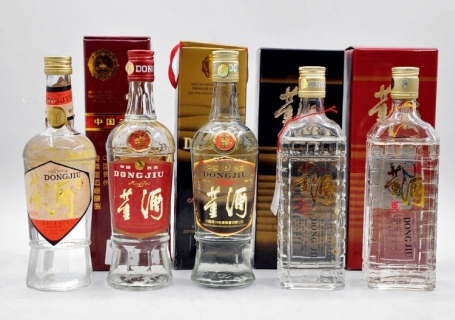 大足回收红董褐董白董3款90年代的老董酒分别多少钱一瓶，各自介绍与特点分析